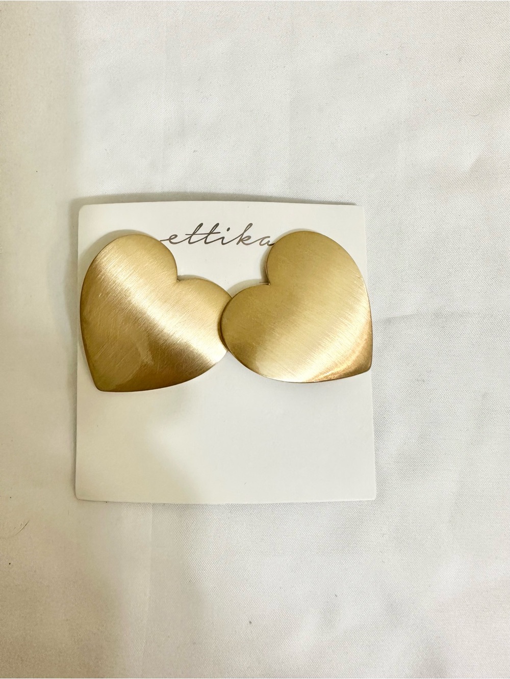 ettika Brushed Gold Heart Hair Clips (Moderate Size)